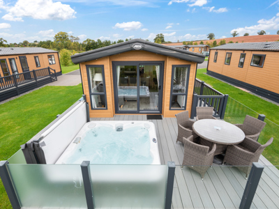 Hot Tub Lodge holidays in Devon